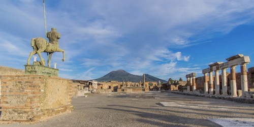 Pompeii and Amalfi Coast tour by van with an archaeologist